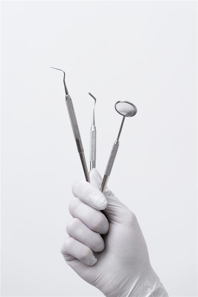 Instrumental dental listo para la consulta